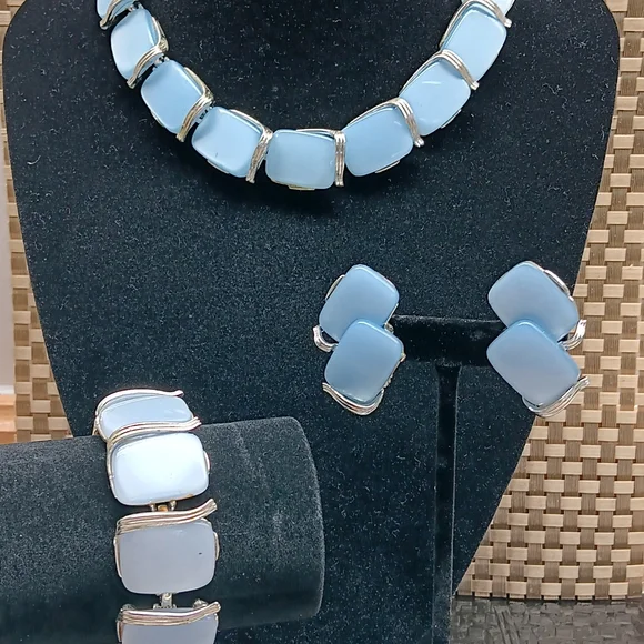 Chic Silver and Blue Necklace Set